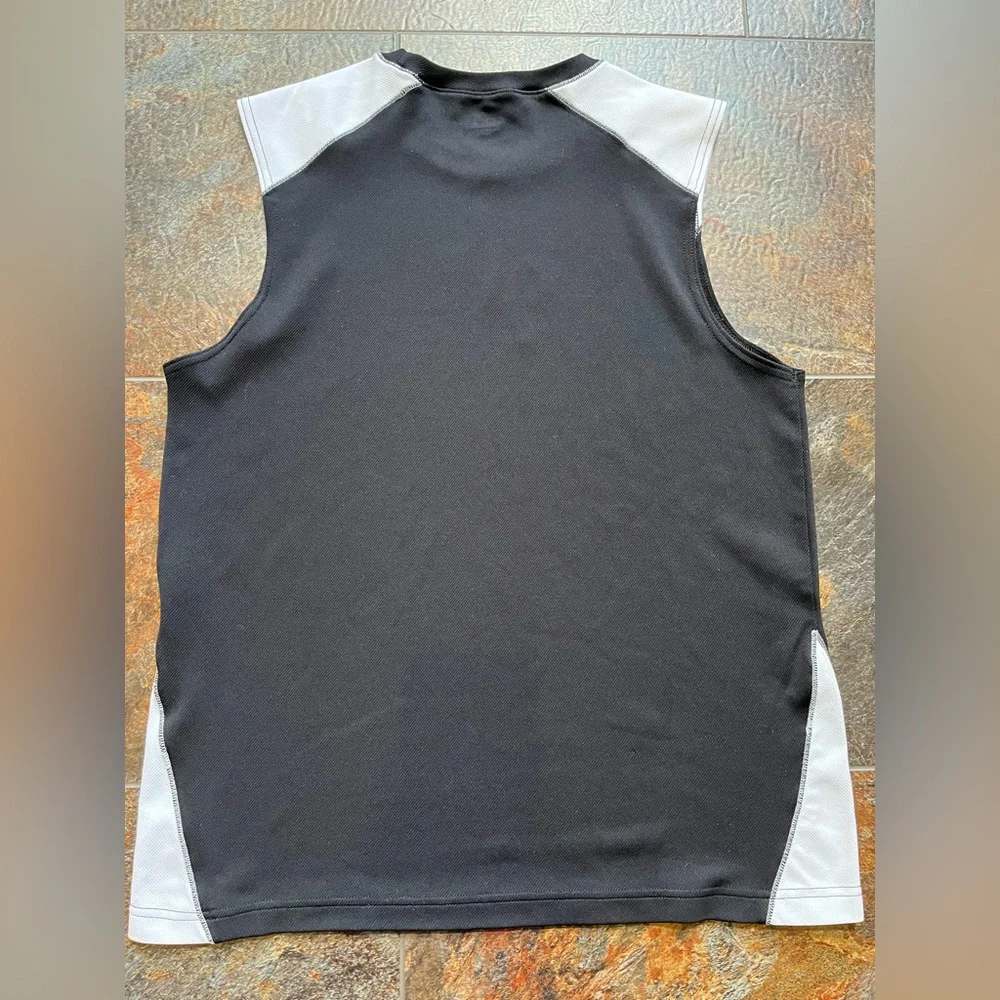 ALO Yoga cool fit  black white performance pull over muscle shirt. Size large